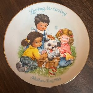 VTG PLATE 5” Avon Loving is Caring 1989 Mother’s Day gold trim